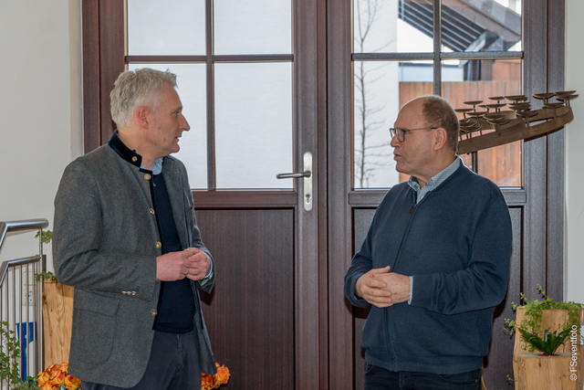 Valentinsfrühstück 2025 der Friedberger CSU - Manfred Durz, MdB CSU im Gespräch mit Andreas Beutlrock | Foto: FSeventfoto