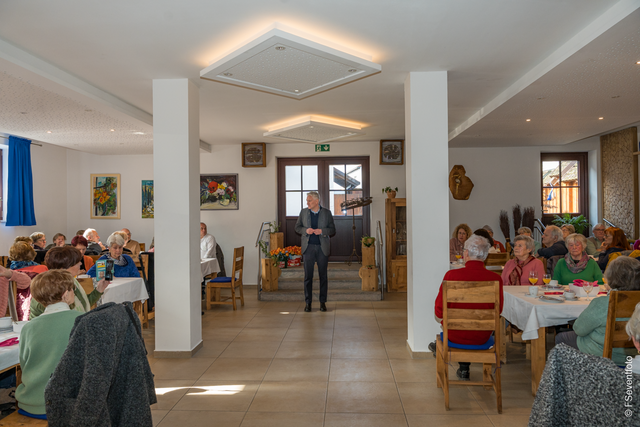 Valentinsfrühstück 2025 der Friedberger CSU - Manfred Durz, MdB CSU begrüßt beantwortet Fragen der Anwesenden | Foto: FSeventfoto