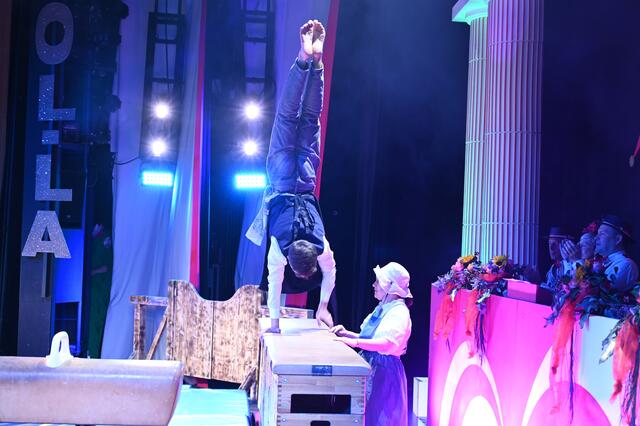 Die TSV-Turner zeigten an Kasten und Pferd eine fulminante Umsetzung des Themas "Lucky Luke" und begeisterten durch ihr akrobatisches Können.