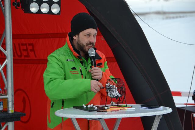 Stadtrat Jakob Kraus führte zweimal ein Bingo-Spiel durch.