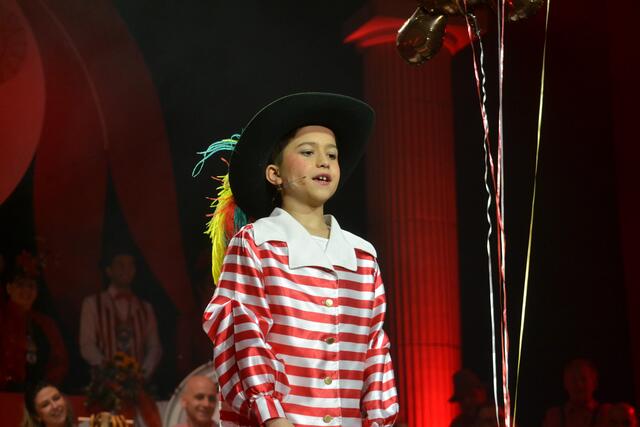 Souverän  trug das KOL-LA-Männchen Elias Strempfl seinen Prolog vor.