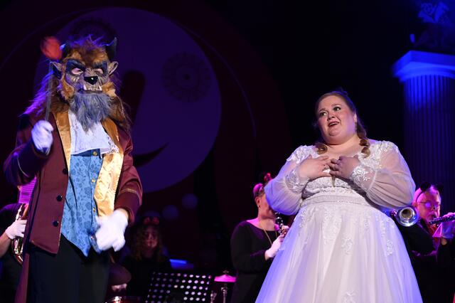 Die Gersthofer Blasharmoniker setzten das Motto "Disney-Musicals" um. Dies nicht nur mit perfekt gespielten Melodien, sondern auch mit etlichen gespielten Einlagen.