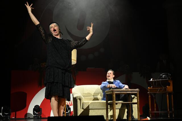 Das Theater Gersthofen brachte mit seiner Sketch-Revue auch in diesem Jahr das Publikum zum Lachen.