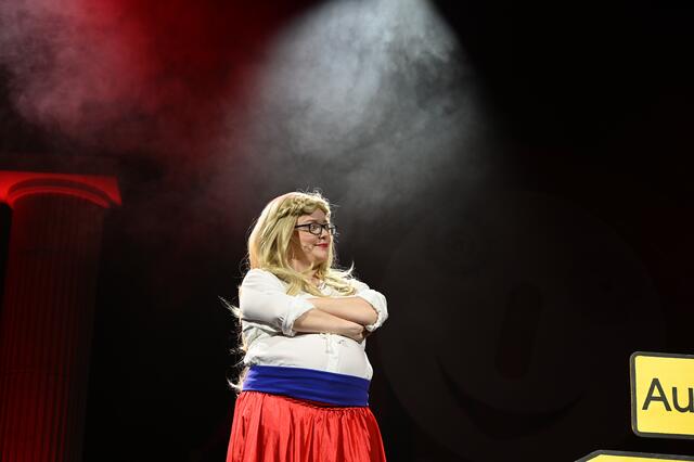 Lisa Hallmen und Chstitian Bauer nahmen auf witzige Art als Gerfriedchen und Augustus die beiden Nachbarstädte Gersthofen und Augsburg auf die Schippe.