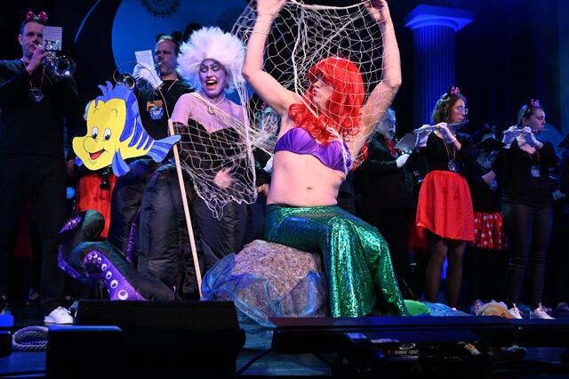 Die Gersthofer Blasharmoniker setzten das Motto "Disney-Musicals" um. Dies nicht nur mit perfekt gespielten Melodien, sondern auch mit etlichen gespielten Einlagen.