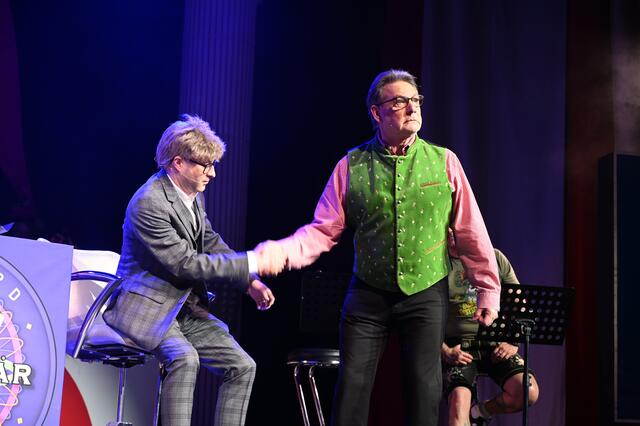 Die "Stadtretter" nahmen die aktuelle Stadtpolitik in Form einer Wer-wird-Millionär-Sendung auf die Schippe.