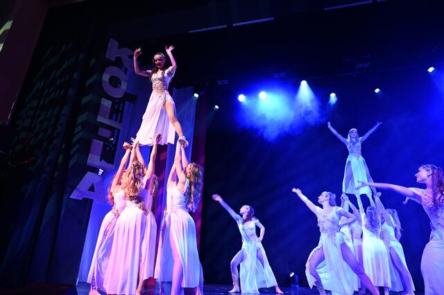 Ein ganz toller Abend war die Faschingssitzung KOL-LA 2025 in der Stadthalle Gersthofen. Hier der TSV Firnhaberau, der unter dem Motto "Griechische Göttinnen"  eine großartige Choreografie darbot.