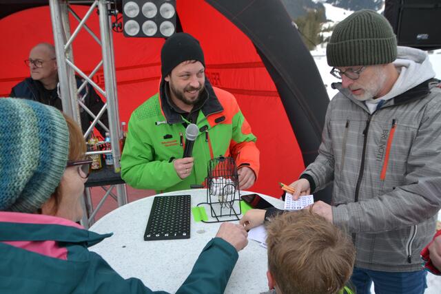 Stadtrat Jakob Kraus führte zweimal ein Bingo-Spiel durch.