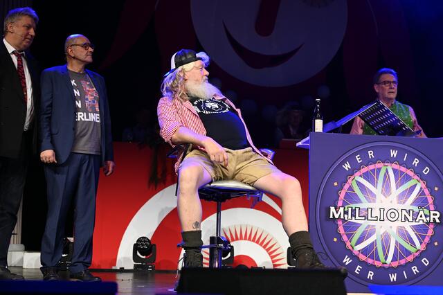 Die "Stadtretter" nahmen die aktuelle Stadtpolitik in Form einer Wer-wird-Millionär-Sendung auf die Schippe.