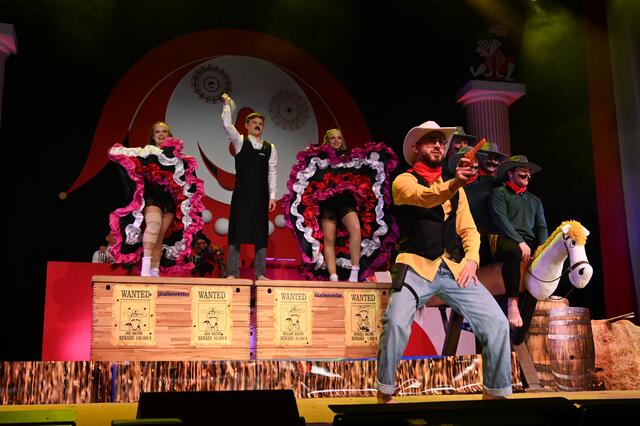 Die TSV-Turner zeigten an Kasten und Pferd eine fulminante Umsetzung des Themas "Lucky Luke" und begeisterten durch ihr akrobatisches Können.