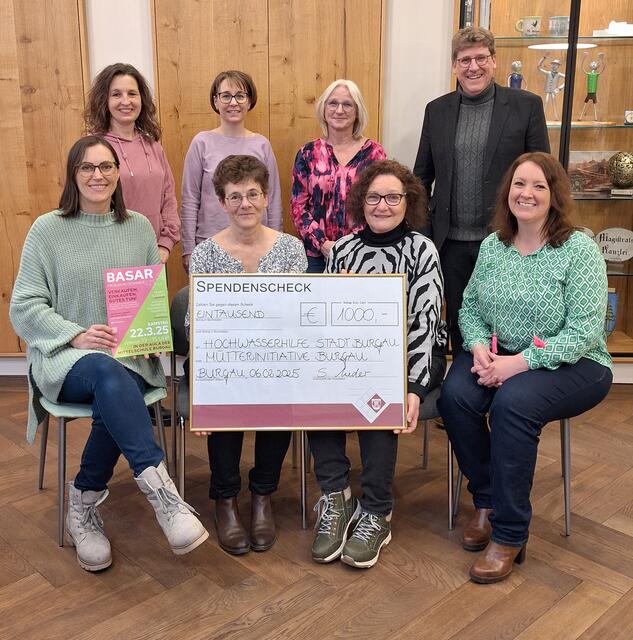 Das Foto zeigt: (von links) Diana Gütermann, Angela Prestel, Conny Bayr, Ute Kettner, Susanne Pommer, Heidi Merk, Martin Brenner, Simone Meder. | Foto: Stadt Burgau