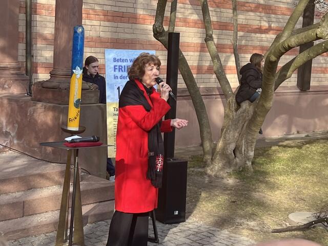 Ein weiterer bewegender Moment war die musikalische Darbietung der ukrainischen Sängerin Nataliia Dobroshenko. | Foto: Kristina Roth