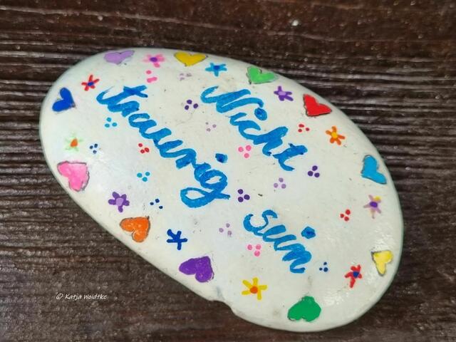 Leinesteine (Foto: Katja Woidtke)

Kunterbunter Mutmacher am Stein-Tauschregal in Hannover-Limmer | Foto: Katja Woidtke