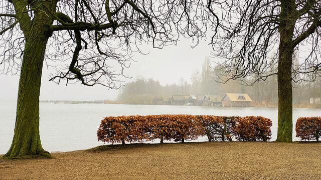 Bootshäuser an der Bucht des Schweriner Sees. Foto: Helmut Kuzina
