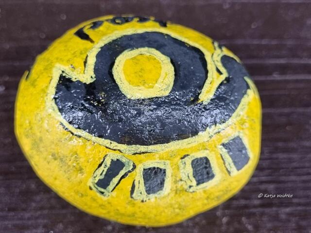 Leinesteine (Foto: Katja Woidtke)

Die Post ist da am Stein-Tauschregal in Hannover-Limmer | Foto: Katja Woidtke