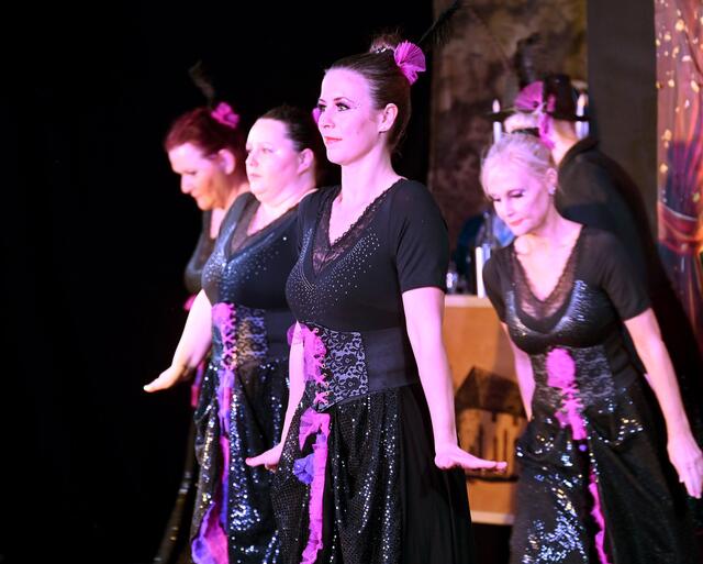 Moulin Rouge: Auftritt der Show-Girls
