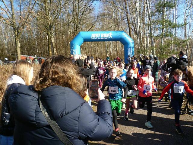 1,6 km: Kinder- und Jugendlauf.
