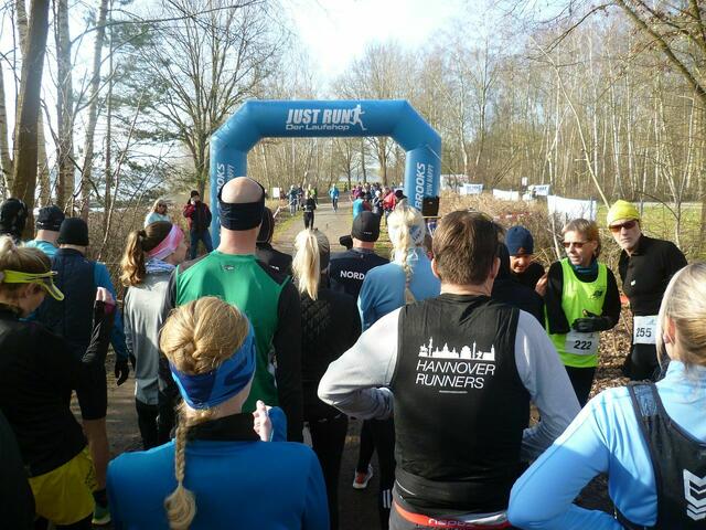 Startaufstellung der 10,8-km-Läufer/innen.

