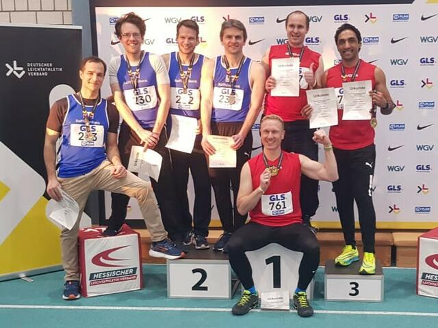 Edin Muminovic, Wenzel Kurka, Arslan Muminovic und Tobias Steige holten in Frankfurt die Silbermedaille über 4 x 200 Meter bei den Männern M35