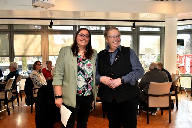 Ratsfrau Anja Schollmeyer mit Dirk Battke, dem Vorsitzenden des SoVD Hannover-Süd