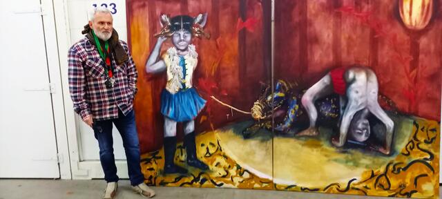 Wolfgang Merkel mit einem Diptychon von Emeli Theander...
Schwedin aus Göteborg, die mit StreetART begann und zur Malerin wurde. Heute durch Galerien in Schweden, Genf/Schweiz und Berlin vertreten. Siehe Net...
Seit circa 10 Jahren in der Merkelschen Slg
Förderpreis der Merkel Collection | Foto: Fotoarchiv Merkel und Merkel, Bronco54,SLG Merkel