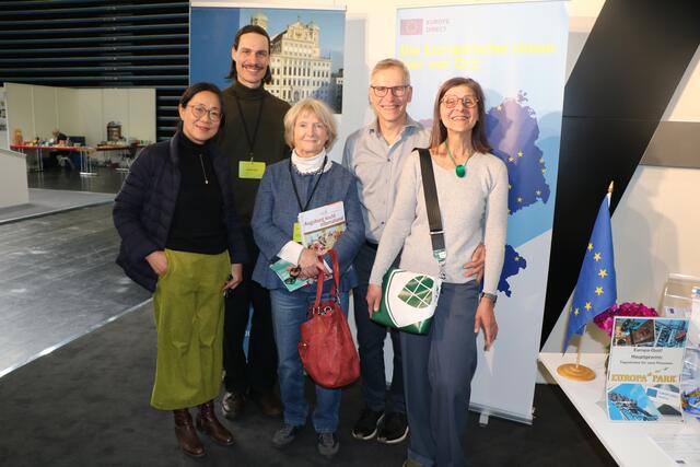 Augsburg International Mitarbeiter und hinten links Johannes Wessel-Bothe/Stadt Augsburg | Foto: Marianne Stenglein