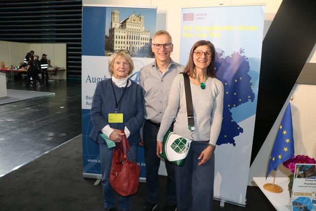 AI Mitrbeiter am Messestand bei der A/FAIR 2025 | Foto: Marianne Stenglein