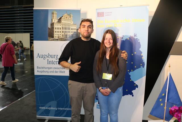 Stadt Augsburg mit Freiwilligen am Stand | Foto: Marianne Stenglein