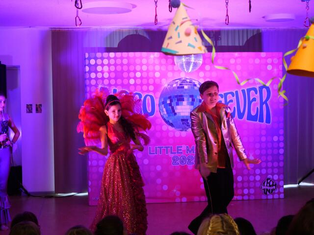Das Prinzenpaar Prinzessin Zoe I. und Prinz Johannes I. zeigten ihre Dancemoves  | Foto: Kinderhaus 
