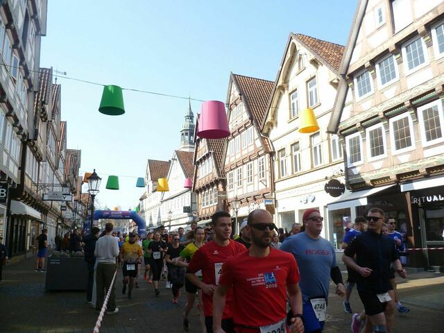 10 km: Die alte Residenzstadt Celle hat malerische Straßen.
