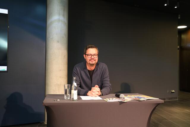 Gersthofens Kulturamtsleiter Uwe Wagner bei der Vorstellung des Programms.