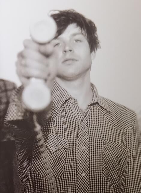 Ryan Adams empfiehlt anzurufen, falls angekommen , fast jedenfalls  "Im Altenschemel 9-13 " nicht gefunden werden sollte... | Foto: Label von Ryan Adams