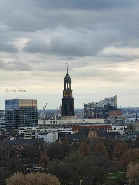 Moin Hamburg (Foto: Katja Woidtke)

Treppauf, treppab zur phantastischen Aussicht vom "Grünen Bunker" | Foto: Katja Woidtke