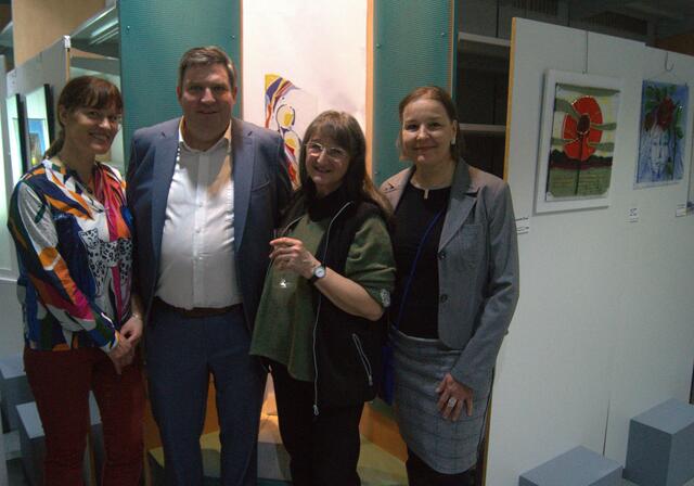 von links: Ekaterina Zarinskaya, Landrat Markus Müller, Claudia Reining-Hopp, Angelika Kienberger | Foto: Mathias Kotonski