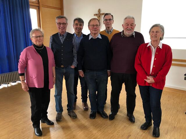 Foto: Der Seniorenbeirat Langweid/Lech v.l.n.r.: Christine Koutecky, Gerhard Harter, Cumali Senoglu, Günter Klein (1. Vorstand), Karl-Heinz Jahn (Altbürgermeister und ehemaliger Seniorenbeauftragter), Heinz Koutecky und Marlene Danzer.