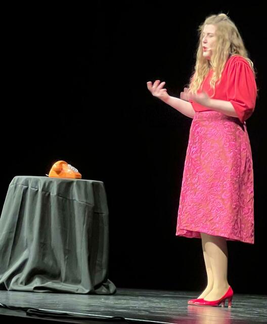 Foto: Franziska Wanninger in der Stadthalle Gersthofen.