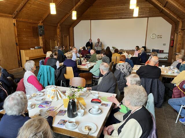  Bei Kaffee und selbstgebackenem Kuchen trifft man sich im evangelischen Gemeindehaus. | Foto: Thomas Peters