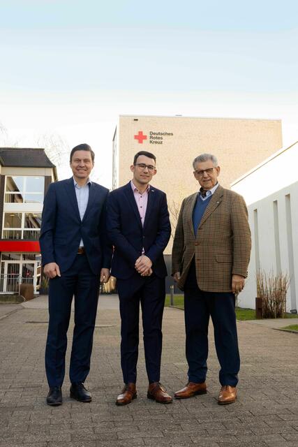 v. li.: Dr. Hasan Sürgit, Janek Scholz, Dr. Fritz Baur | Foto: Julia Ikstadt / DRK-LV WL