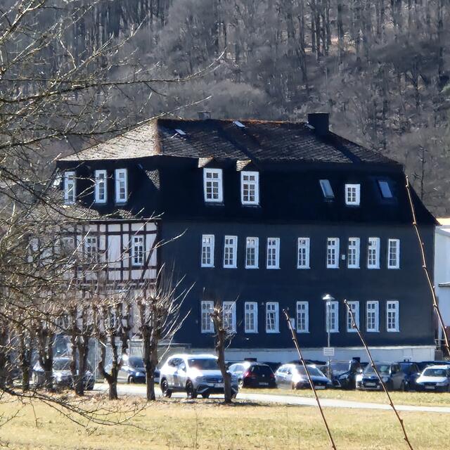 Das Herrschaftliche Haus von Hatzfeld , jetzt Firmengebäude der Frank Walz- und Schmiedetechnik GmbH (Reddighäuser Hammer) 
