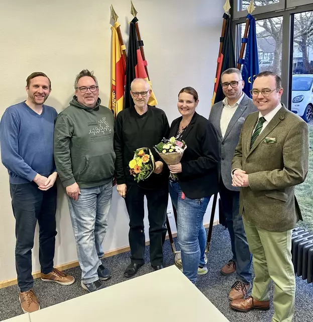 CDU Ortsrat Fraktion Sehnde - Gretenberg - Klein Lobke / Stark im Team
v.l.n.r.: Hans-Heinrich Meyer, Marc Wölbitsch, Dr. Hartmut Pick, stellvertretende Ortsbürgermeisterin Anna Marotzke, Fraktionssprecher Jens Reimann, Stadtverbandvorssitzender Dr. Marco Schinze-Gerber

#sehnde #ortsrat #ortsratsehnde #kleinlobke #gretenberg #zukunftsehnde #sehnde2026 #cdu #cduovsehnde #cdusehnde #regionhannover #gemeinsamstarkfürsehnde #regionhannover #ehrenamt #politik #Bürgermeister #kommunalpolitik #sagenwassacheist  | Foto: CDU Sehnde 