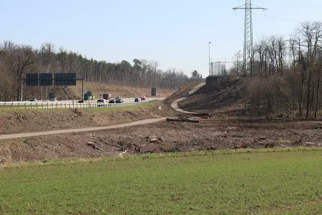 An der Autobahn bei Kelsterbach