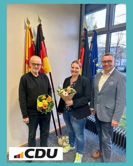 Von links: Dr. Hartmut Pick, die stellvertretende Ortsbürgermeisterin Anna Marotzke und der CDU Fraktionssprecher Jens Reimann. Ein starkes Team führt zukünftig die Fraktion im Ortsrat Sehnde - Gretenberg - Klein Lobke 
Eine zukunftsweisende Entscheidung für die örtliche Politik.

#sehnde #ortsrat #ortsratsehnde #kleinlobke #gretenberg #zukunftsehnde #sehnde2026 #cdu #cduovsehnde #cdusehnde #regionhannover #gemeinsamstarkfürsehnde #ferienpass #ferienpasssehnde #ehrenamt #politik #kommunalpolitik #sagenwassacheist #bürgerforum #bürgersprechstunde  | Foto: CDU Sehnde / hb / jr 