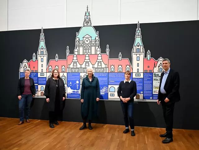 Präsentieren die neue Ausstellung (v.l.) Museumskuratorin Christiane Schilling, Hannovers Umweltdezernentin Anja Ritschel, Museumsdirektorin Katja Lembke, Kristin Baber und Karsten Behr, Geschäftsführer der Bingo-Umweltstiftung.