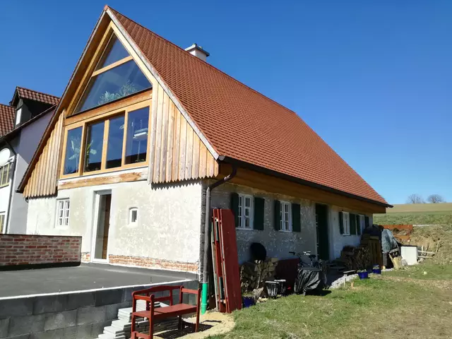 In Sulzbach steht dieses fast 300 Jahre alte einfache Bauernhaus. Beim Wittelsbacher Heimattag war ein Bericht aus erster Hand über die Sanierung zu hören. | Foto: Wolfgang Brandner 