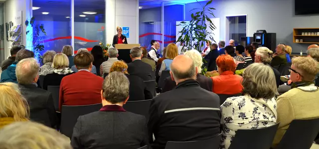 Dr. Diana Egermann-Krebs referierte über die Forschung zu den Flur- und Feldkreuzen, die als „Verlängerung der Kirche in die Landschaft“ bezeichnet worden seien. | Foto: Anke Maresch