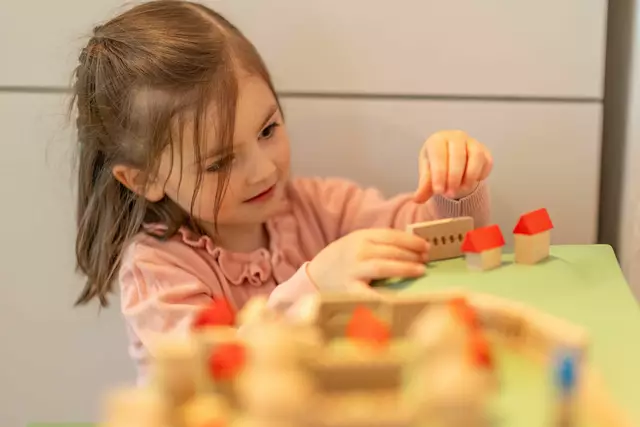 Im Museum im Wittelsbacher Schloss gibt es zahlreiche Mitmachstationen für Kinder. | Foto: Norbert Liesz
