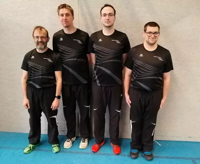 Das SG-Handicap Nördlingen Team bei den offenen württembergischen Hallenmeisterschaften 2025 in Schwäbisch Gmünd: (v.l.) Werner Wiedemann, Markus Protte, Daniel Weinert, Etienne Wiedemann | Foto: Andy Eder