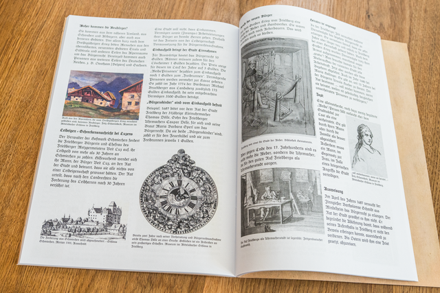 Auch zum 13. historischen Altstadtfest in der Zeit vom 4. bis 13. Juli 2025 wir die Illustrierte Zeitung wieder zu jedem Veranstaltungstag, frisch gedruckt im Fraghäusl der Stadt Friedberg aufliegen. Wir sprachen mit der Verfasserin Regine Nägele über die Entstehungsgeschichte und die neue Ausgabe der Illustrierten. | Foto: FSeventfoto