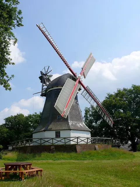 Wahrzeichen von Worpswede: Die alte Windmühle