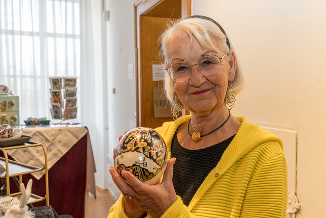 Ostermarkt 2025 im Aichacher Sisi-Schloss in Unterwittelsbach - Kunstvoll  von Carola Distler bemalte Ostereier | Foto: FSeventfoto